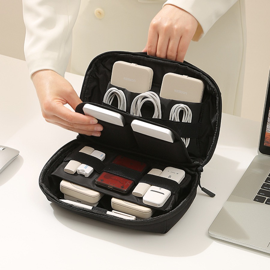 Tech Accessories Travel Case - ポータブルトラベルコードオーガナイザー、電子機器収納ケース（ケーブル、充電器、電話、アクセサリー用）、テックポーチ、男性女性へのギフト